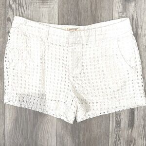 “Khakis by GAP- The City 3 inch Short” in white Eyelet fabric, LIKE NEW